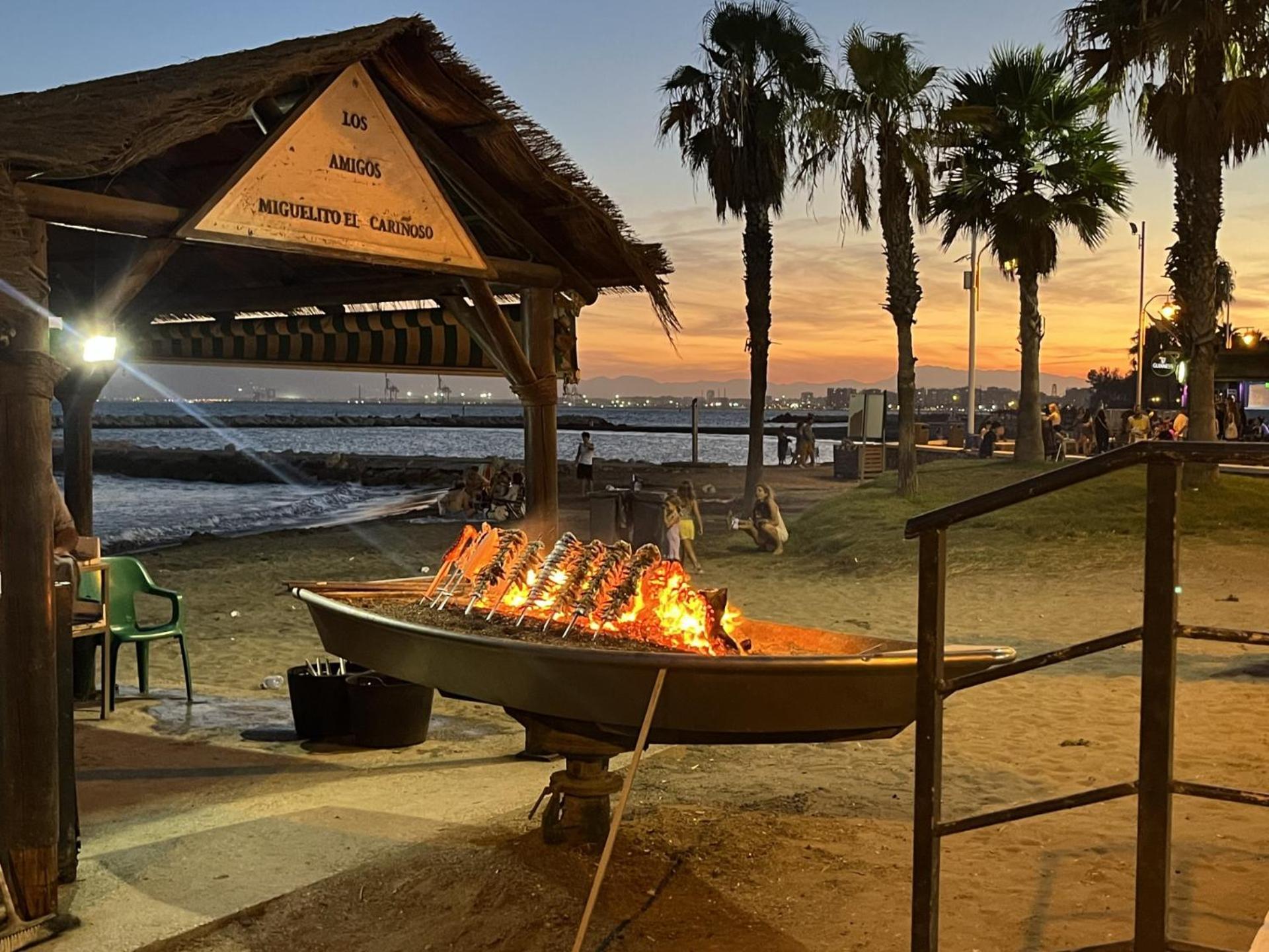 Апартаменты La Casa De La Playa Малага Экстерьер фото
